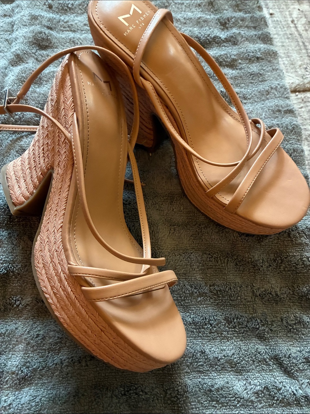 Marc Fisher Neutral Tan Strappy Platform Sandals 9
